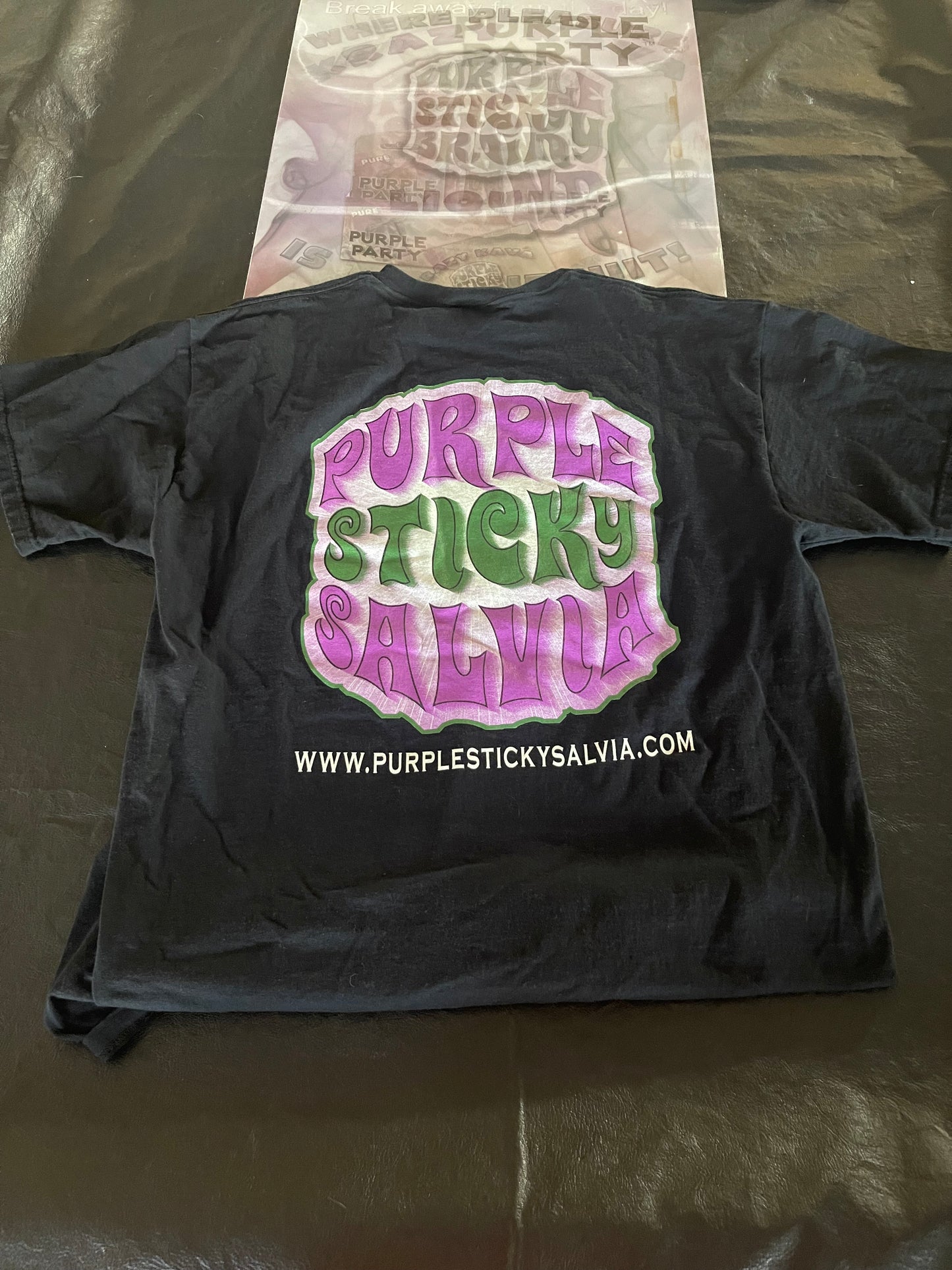 Black T-shirt Glow PurpleStickySalvia