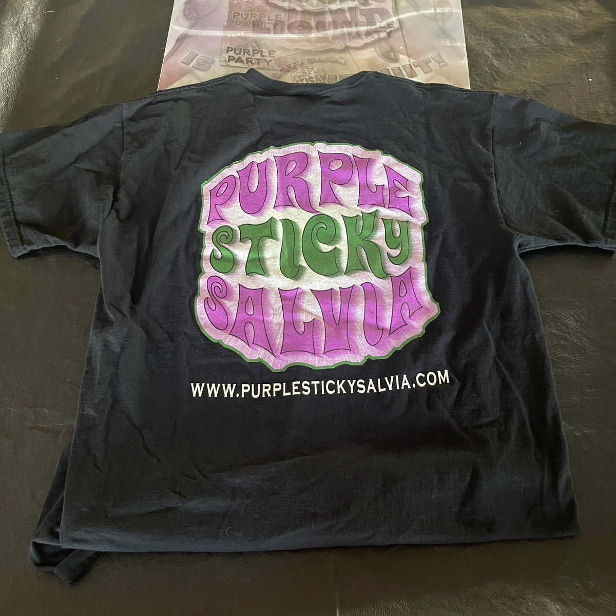 Black T-shirt Glow PurpleStickySalvia